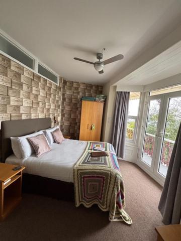 Hotel The Clifton 4*